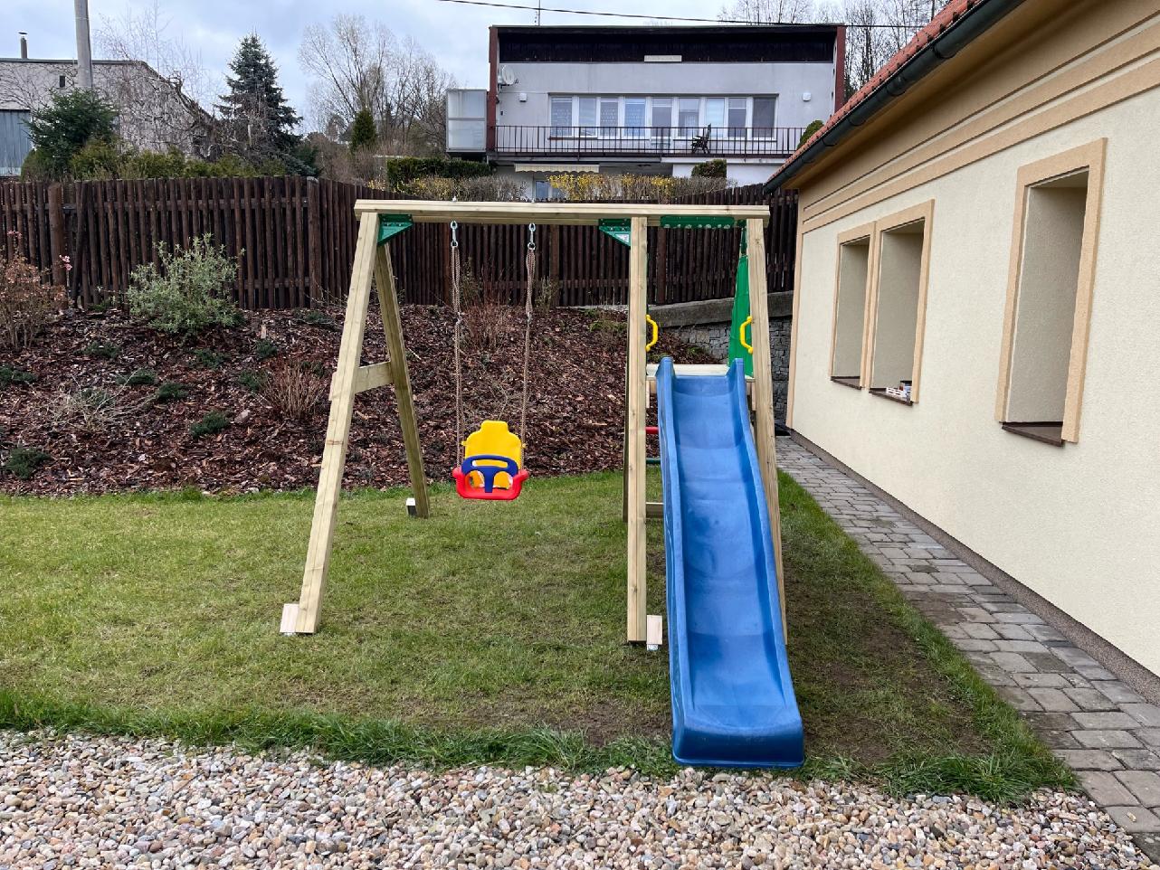 Dětské hřiště Jungle Gym Peak se skluzavkou